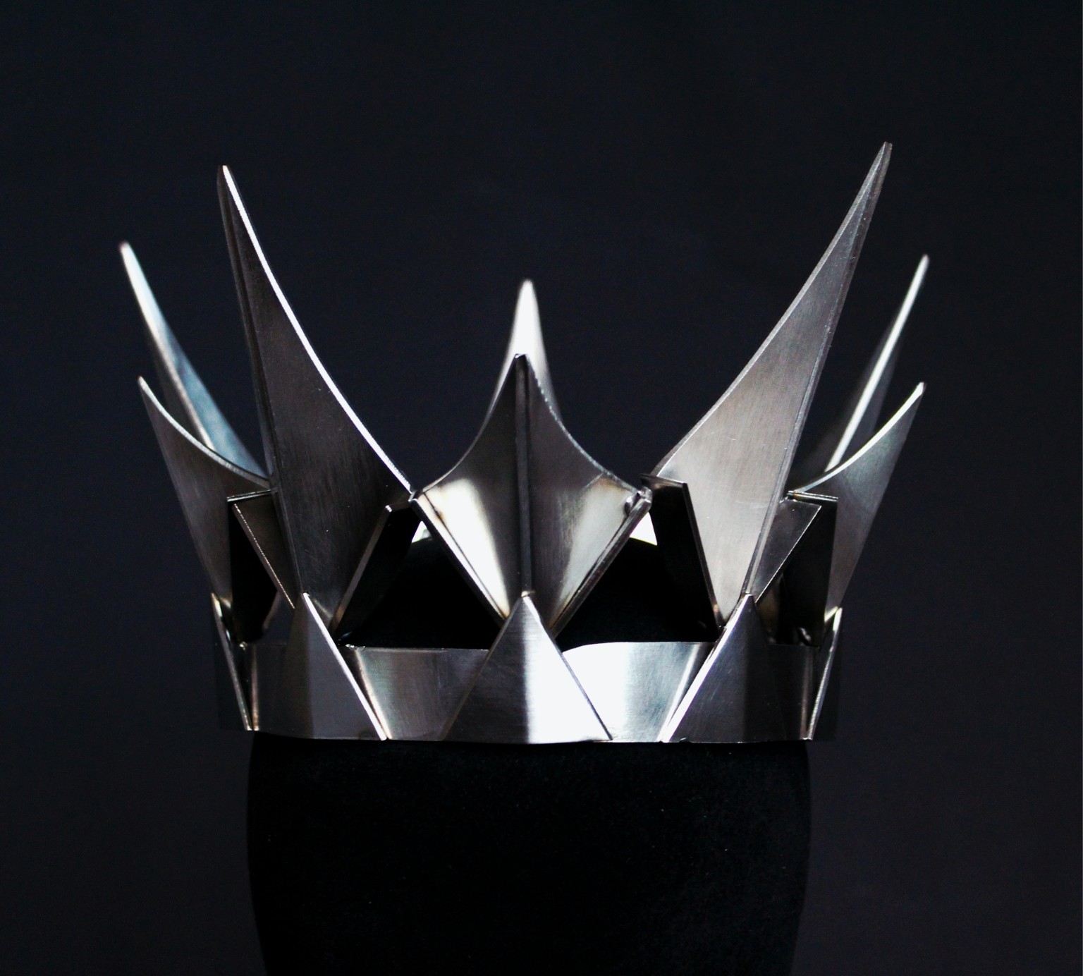 Couronne sculpturale en métal